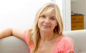 Svaka žena posle 50. godine treba ovako da započne jutro: U prvom satu nakon buđenja uradite sledeće 3 stvari – dokazano usporavaju starenje Svaka žena posle 50. godine treba ovako da započne jutro: U prvom satu nakon buđenja uradite sledeće 3 stvari - dokazano usporavaju starenje