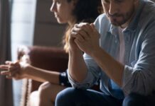 u 40. godini udala sam se za čoveka sa invaliditetom kojeg nisam volela: Nisam ni slutila šta će se desiti kada prve bračne noći podigne pokrivač u 40. godini udala sam se za čoveka sa invaliditetom kojeg nisam volela: Nisam ni slutila šta će se desiti kada prve bračne noći podigne pokrivač