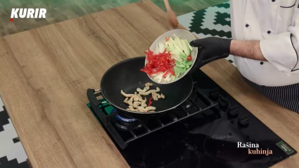 Za instant nudle doktori smatraju da su lepak za creva: Nutritivno siromašne, a pune sastojaka koje nije dobro unositi često Za instant nudle doktori smatraju da su lepak za creva: Nutritivno siromašne, a pune sastojaka koje nije dobro unositi često