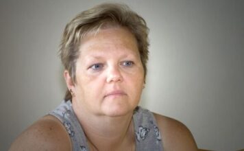 Žena iz Konjević Polja bacila svoju decu, da bi mogla da se preuda: Nakon par godina sina je srela ispred prodavnice i šokirala ga reakcijom Žena iz Konjević Polja bacila svoju decu, da bi mogla da se preuda: Nakon par godina sina je srela ispred prodavnice i šokirala ga reakcijom
