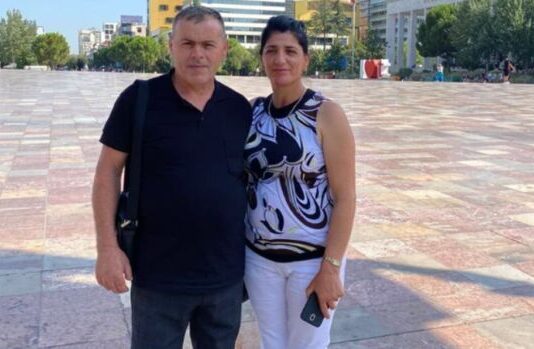 Zoran je prvi Srbin iz sela kraj Kuršumlije koji je oženio Albanku: “Za dan smo ugovorili brak, a rodbina se iznenadila kakva smo imena dali deci” Zoran je prvi Srbin iz sela kraj Kuršumlije koji je oženio Albanku: "Za dan smo ugovorili brak, a rodbina se iznenadila kakva smo imena dali deci"