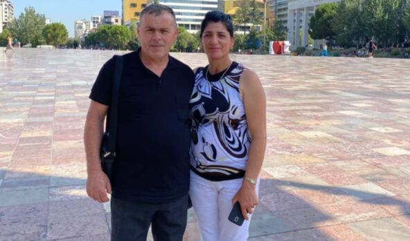 Zoran je prvi Srbin iz sela kraj Kuršumlije koji je oženio Albanku: “Za dan smo ugovorili brak, a rodbina se iznenadila kakva smo imena dali deci” Zoran je prvi Srbin iz sela kraj Kuršumlije koji je oženio Albanku: "Za dan smo ugovorili brak, a rodbina se iznenadila kakva smo imena dali deci"