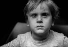 7 znakova da ste u djetinjstvu bili emocionalno zanemareni: Takvi ljudi nose teške traume, ovako se prepoznaju 7 znakova da ste u djetinjstvu bili emocionalno zanemareni: Takvi ljudi nose teške traume, ovako se prepoznaju