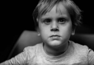 7 znakova da ste u djetinjstvu bili emocionalno zanemareni: Takvi ljudi nose teške traume, ovako se prepoznaju 7 znakova da ste u djetinjstvu bili emocionalno zanemareni: Takvi ljudi nose teške traume, ovako se prepoznaju