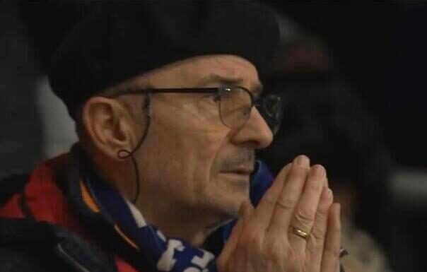 “Amin dedo” čije su molitve oduševile BiH stigao u Los Angeles, bodrit će Zmajeve protiv Švicarske “Amin dedo” čije su molitve oduševile BiH stigao u Los Angeles, bodrit će Zmajeve protiv Švicarske