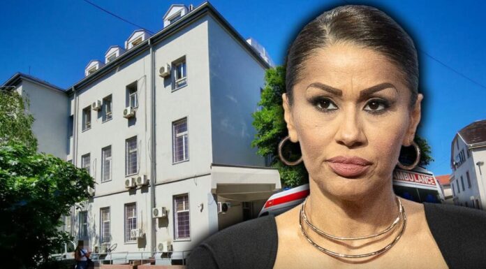 Bila posvojena, sestra joj se utopila, pa promijenila vjeru: Život regionalne pjevačice koja je završila na psihijatriji sve do sad bio tajna Promijenila ime i prezime sa 19 godina, JEZIVI DETALJI Bila posvojena, sestra joj se utopila, pa promijenila vjeru: Život regionalne pjevačice koja je završila na psihijatriji sve do sad bio tajna Promijenila ime i prezime sa 19 godina, JEZIVI DETALJI