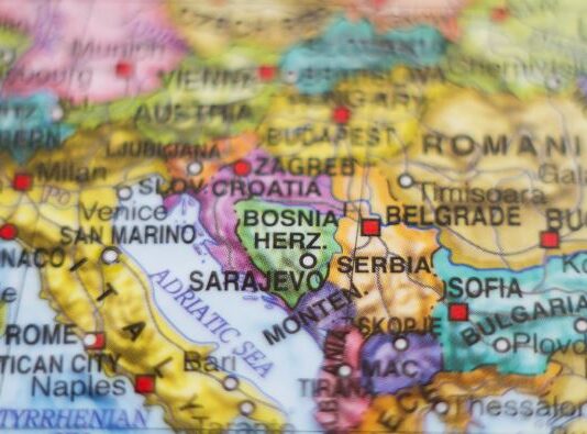 Bosna i Hercegovina već 27 godina ima himnu koja nema tekst: Postoji razlog zbog kojeg se uz nju ćuti Bosna i Hercegovina već 27 godina ima himnu koja nema tekst: Postoji razlog zbog kojeg se uz nju ćuti
