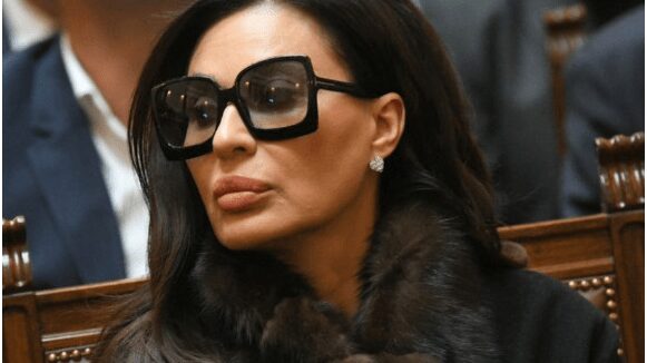 Ceca sada nudi veliko bogastvo samo da nestane slika njene snajke Bogdane! TEK sada vide sta je Veljko ozenio? OVO ih je sve unistilo Ceca sada nudi veliko bogastvo samo da nestane slika njene snajke Bogdane! TEK sada vide sta je Veljko ozenio? OVO ih je sve unistilo