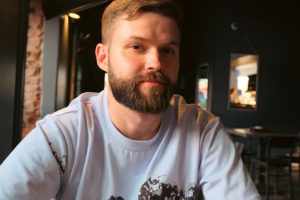 Ceo život majka je govorila da me otac ostavio čim sam se rodio: Onda mi je kad sam diplomirao prišao nepoznati čovek i rekao 2 reči koje raspliću klupko laži Ceo život majka je govorila da me otac ostavio čim sam se rodio: Onda mi je kad sam diplomirao prišao nepoznati čovek i rekao 2 reči koje raspliću klupko laži