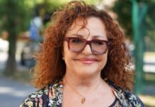 Da li se ovako oblači žena u šezdesetim? Ana Bekuta novim stajlingom izazvala haos na Instagramu, da li biste vi nosili ovo na glavi? (FOTO) Da li se ovako oblači žena u šezdesetim? Ana Bekuta novim stajlingom izazvala haos na Instagramu, da li biste vi nosili ovo na glavi? (FOTO)