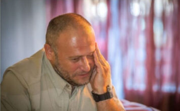 Dejanu prišao “klošar” na ulici i tražio mu pare za pivo, slučajno čuo muke našeg lekara i krišom mu pomogao: Kad je hirurg shvatio ko je prosjak – frapirao se Dejanu prišao “klošar” na ulici i tražio mu pare za pivo, slučajno čuo muke našeg lekara i krišom mu pomogao: Kad je hirurg shvatio ko je prosjak – frapirao se