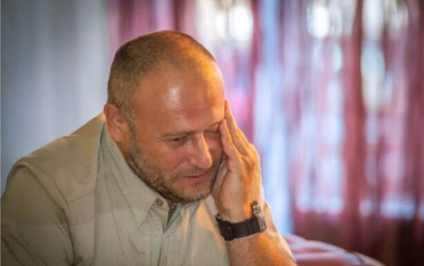 Dejanu prišao “klošar” na ulici i tražio mu pare za pivo, slučajno čuo muke našeg lekara i krišom mu pomogao: Kad je hirurg shvatio ko je prosjak – frapirao se Dejanu prišao “klošar” na ulici i tražio mu pare za pivo, slučajno čuo muke našeg lekara i krišom mu pomogao: Kad je hirurg shvatio ko je prosjak – frapirao se