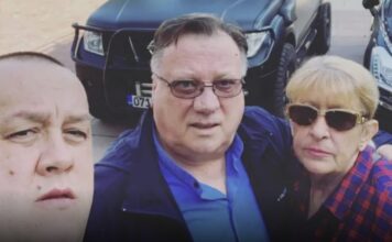 Dino slomljen nakon smrti majke, Bliska osoba obitelji Bešlić otkrila potresne detalje nakon Sejdine smrti: Dino ima suicidaIne misIi prate ga, jako je loše.. Dino slomljen nakon smrti majke, Bliska osoba obitelji Bešlić otkrila potresne detalje nakon Sejdine smrti: Dino ima suicidaIne misIi prate ga, jako je loše..
