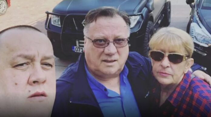 Dino slomljen nakon smrti majke, Bliska osoba obitelji Bešlić otkrila potresne detalje nakon Sejdine smrti: Dino ima suicidaIne misIi prate ga, jako je loše.. Dino slomljen nakon smrti majke, Bliska osoba obitelji Bešlić otkrila potresne detalje nakon Sejdine smrti: Dino ima suicidaIne misIi prate ga, jako je loše..
