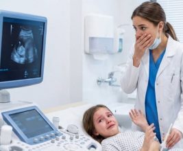 Djevojčica se žalila na bolove u trbuhu nakon vikenda provedenog kod svog očuha. Djevojčica se žalila na bolove u trbuhu nakon vikenda provedenog kod svog očuha.