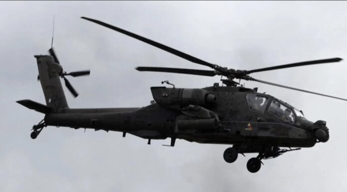 Drama kod Hormuškog moreuza: Srušio se američki borbeni helikopter vrijedan desetine miliona dolara Drama kod Hormuškog moreuza: Srušio se američki borbeni helikopter vrijedan desetine miliona dolara