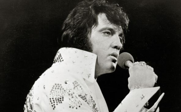 Elvis Prisli umro je na wc šolji u 42. godini: Bio je ukočen, a oči pune krvi, obdukcija je sve šokirala, a evo šta su mu pronašli u crevima Elvis Prisli umro je na wc šolji u 42. godini: Bio je ukočen, a oči pune krvi, obdukcija je sve šokirala, a evo šta su mu pronašli u crevima