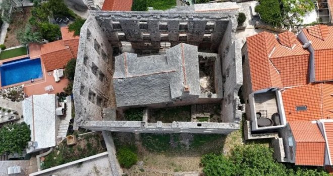 Evo kako je nastala čuvena ‘kuća u kući: Jedinstven fenomen na prostoru bivše Jugoslavije Evo kako je nastala čuvena ‘kuća u kući: Jedinstven fenomen na prostoru bivše Jugoslavije