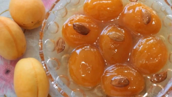 🍑 **TRADICIONALNI RECEPT ZA DOMAĆE SLATKO OD KAJSIJA SA JEZGROM IZ SEMENKI** – izlazi bistro kao ćilibar 😍✨
