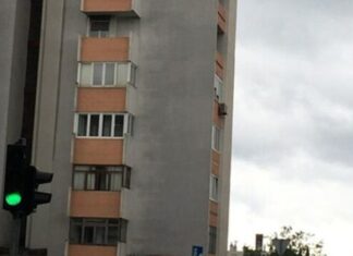 Fotografija ove stambene zgrade iz Splita obišla je celi Balkan, a sve zbog sulude ideje jednog stanara Fotografija ove stambene zgrade iz Splita obišla je celi Balkan, a sve zbog sulude ideje jednog stanara