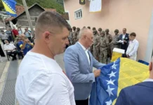 Helez otkrio spomenik Zlatnom ljiljanu Mufidu Tihaku: Sloboda nije došla sama od sebe, izborili su je hrabri ljudi Helez otkrio spomenik Zlatnom ljiljanu Mufidu Tihaku: Sloboda nije došla sama od sebe, izborili su je hrabri ljudi