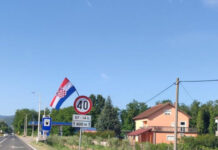 Imaju li odobrenje? Po Čapljini postavljene zastave Hrvatske Imaju li odobrenje? Po Čapljini postavljene zastave Hrvatske