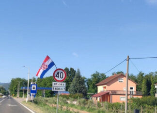 Imaju li odobrenje? Po Čapljini postavljene zastave Hrvatske Imaju li odobrenje? Po Čapljini postavljene zastave Hrvatske