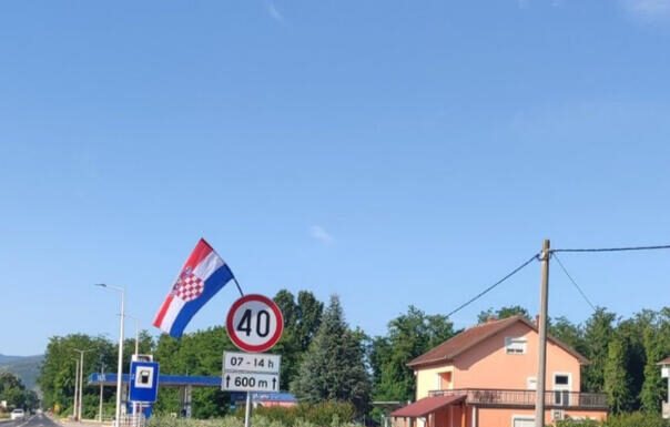 Imaju li odobrenje? Po Čapljini postavljene zastave Hrvatske Imaju li odobrenje? Po Čapljini postavljene zastave Hrvatske
