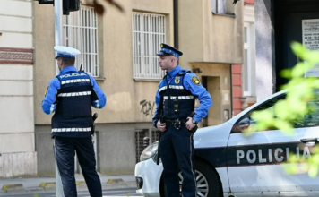 Incident u Sarajevu: Pijana 33-godišnjakinja napala policajca i lakše ga povrijedila Incident u Sarajevu: Pijana 33-godišnjakinja napala policajca i lakše ga povrijedila