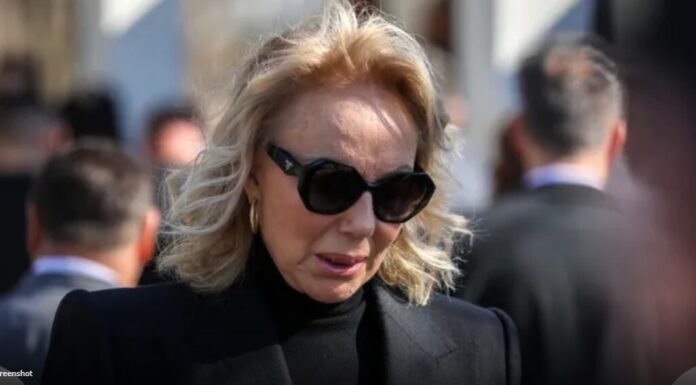 „Izletjela na ulicu usred noći i zvala policiju“: Komšije Lepa Brena otkrile šta se dešava, 0vo je h0r0r, uznemirujući snimak objavljen „Izletjela na ulicu usred noći i zvala policiju“: Komšije Lepa Brena otkrile šta se dešava, 0vo je h0r0r, uznemirujući snimak objavljen