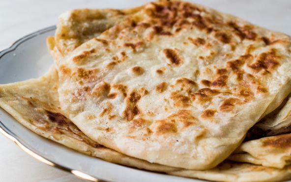 Kako se prave gozleme? Tradicionalne turske pitice iz tiganja punjene sirom i spanaćem Kako se prave gozleme? Tradicionalne turske pitice iz tiganja punjene sirom i spanaćem