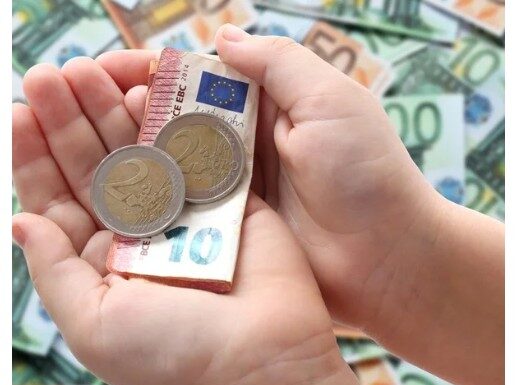 Koliko džeparca dajete djeci? Neki kažu 0, a drugi barem 200 eura Koliko džeparca dajete djeci? Neki kažu 0, a drugi barem 200 eura