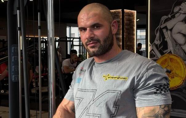 Mostarski influenser tražio dres Lukića: “Zabit će ga Jovo večeras” Mostarski influenser tražio dres Lukića: “Zabit će ga Jovo večeras”