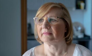 Muž je vozio našu novu komšinicu na posao i nisam videla ništa loše u tome: Kad sam našla dokumenta stara 28 godina, htela sam da iskočim iz svoje kože Muž je vozio našu novu komšinicu na posao i nisam videla ništa loše u tome: Kad sam našla dokumenta stara 28 godina, htela sam da iskočim iz svoje kože