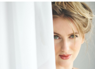 Na dan mog vjenčanja maćeha je pokušala poniziti mene i moju majku, ali nije znala šta moj otac nosi u džepu Na dan mog vjenčanja maćeha je pokušala poniziti mene i moju majku, ali nije znala šta moj otac nosi u džepu
