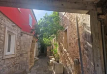 Na Korčuli se prodaje kamena kuća za samo 80.000 KM, s 90 kvadratnih metara površine Na Korčuli se prodaje kamena kuća za samo 80.000 KM, s 90 kvadratnih metara površine