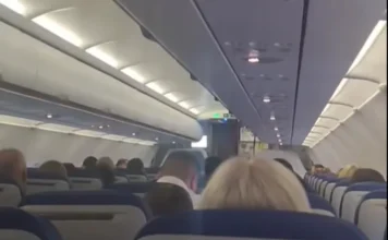 Na letu iz Tuzle: Pogledajte atmosferu u avionu kada je pilot saopštio da BiH vodi protiv Kanade Na letu iz Tuzle: Pogledajte atmosferu u avionu kada je pilot saopštio da BiH vodi protiv Kanade