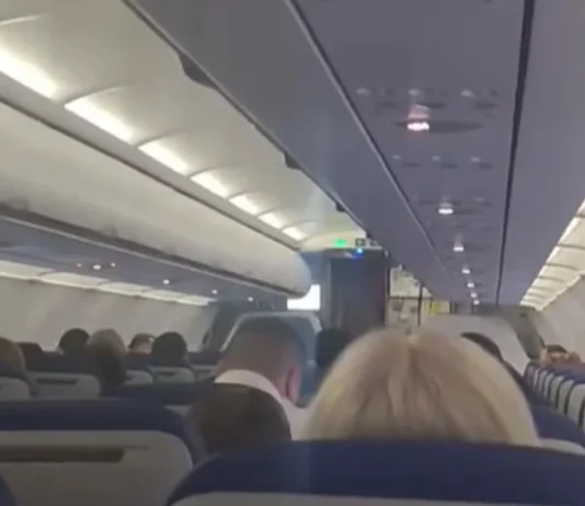 Na letu iz Tuzle: Pogledajte atmosferu u avionu kada je pilot saopštio da BiH vodi protiv Kanade Na letu iz Tuzle: Pogledajte atmosferu u avionu kada je pilot saopštio da BiH vodi protiv Kanade