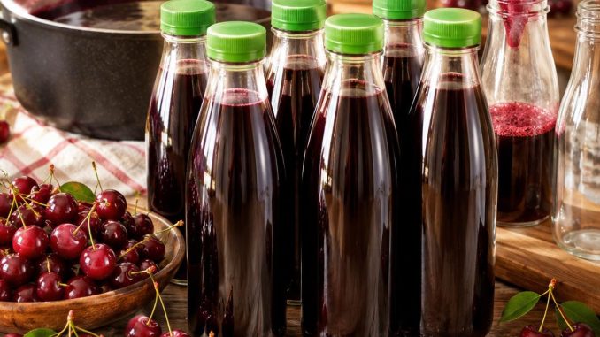 Od 5 kg višanja dobijem 4,5 litra sirupa domaći sok koji miriše na ljeto! Od 5 kg višanja dobijem 4,5 litra sirupa domaći sok koji miriše na ljeto!