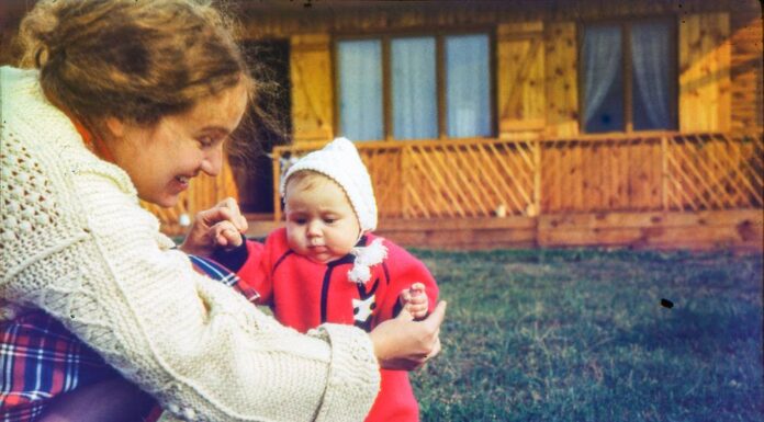 Otišla je do prodavnice sa malom bebom i nikada se nije vratila: Nakon 34 godine bez traga nestalo dete samo rešava svoj slučaj i otkriva jezive detalje Otišla je do prodavnice sa malom bebom i nikada se nije vratila: Nakon 34 godine bez traga nestalo dete samo rešava svoj slučaj i otkriva jezive detalje
