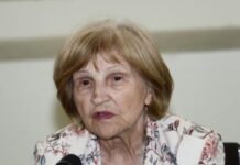 “Otišla sam u hotel, naručila kafu, sela da pišem oproštajno pismo i da se bacim dole”: Miru Banjac je pozvao ovaj Hrvat i spasao joj život "Otišla sam u hotel, naručila kafu, sela da pišem oproštajno pismo i da se bacim dole": Miru Banjac je pozvao ovaj Hrvat i spasao joj život