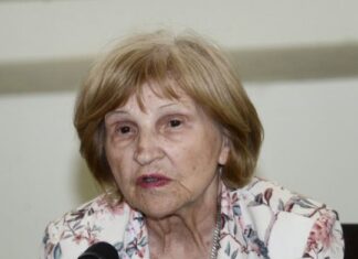 “Otišla sam u hotel, naručila kafu, sela da pišem oproštajno pismo i da se bacim dole”: Miru Banjac je pozvao ovaj Hrvat i spasao joj život "Otišla sam u hotel, naručila kafu, sela da pišem oproštajno pismo i da se bacim dole": Miru Banjac je pozvao ovaj Hrvat i spasao joj život