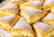 Ovaj desert je gotov za 5 minuta – lisnati trouglići sa kremom koji nestaju u trenu! Ovaj desert je gotov za 5 minuta – lisnati trouglići sa kremom koji nestaju u trenu!