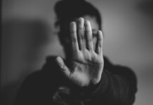Ovo su 5 rečenica za svaku bezobraznu I drsku osobu: ovako ćete ih na kulturan način spustiti na zemlju Ovo su 5 rečenica za svaku bezobraznu I drsku osobu: ovako ćete ih na kulturan način spustiti na zemlju