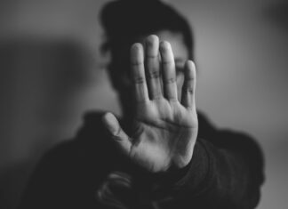 Ovo su 5 rečenica za svaku bezobraznu I drsku osobu: ovako ćete ih na kulturan način spustiti na zemlju Ovo su 5 rečenica za svaku bezobraznu I drsku osobu: ovako ćete ih na kulturan način spustiti na zemlju