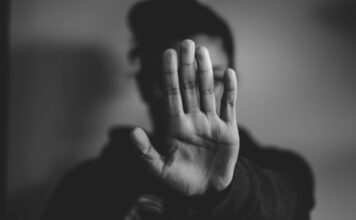 Ovo su 5 rečenica za svaku bezobraznu I drsku osobu: ovako ćete ih na kulturan način spustiti na zemlju Ovo su 5 rečenica za svaku bezobraznu I drsku osobu: ovako ćete ih na kulturan način spustiti na zemlju