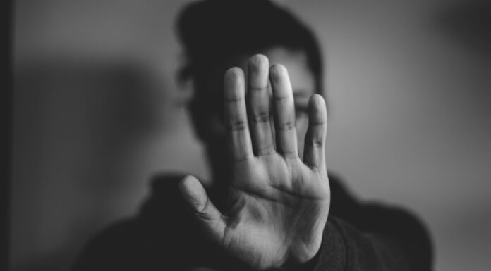 Ovo su 5 rečenica za svaku bezobraznu I drsku osobu: ovako ćete ih na kulturan način spustiti na zemlju Ovo su 5 rečenica za svaku bezobraznu I drsku osobu: ovako ćete ih na kulturan način spustiti na zemlju