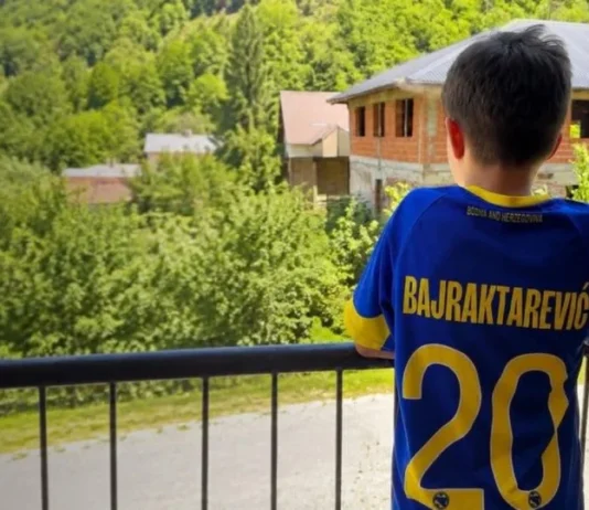 Podrška koja je dirnula mnoge: Dječak iz Srebrenice poslao poruku reprezentaciji BiH Podrška koja je dirnula mnoge: Dječak iz Srebrenice poslao poruku reprezentaciji BiH