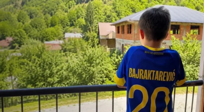 Podrška koja je dirnula mnoge: Dječak iz Srebrenice poslao poruku reprezentaciji BiH Podrška koja je dirnula mnoge: Dječak iz Srebrenice poslao poruku reprezentaciji BiH