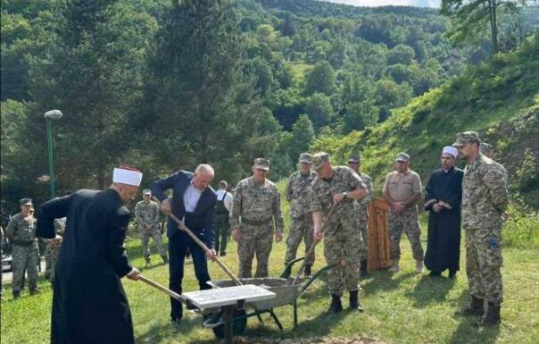 Položen kamen temeljac za izgradnju prvog vojnog mesdžida OSBiH Položen kamen temeljac za izgradnju prvog vojnog mesdžida OSBiH
